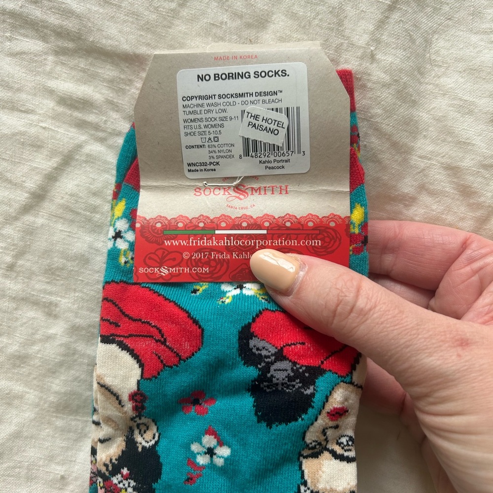 NWT Kahlo Graphic Crew Socks - Teal and Red - Picture 2 of 3
